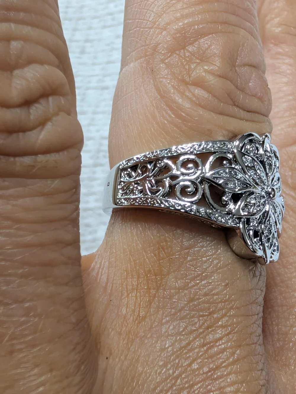 Gorgeous Silver Statement Floral Design Ring